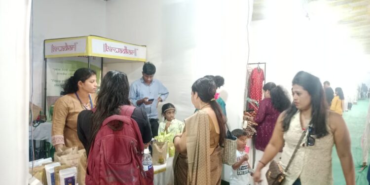 खाद्य पदार्थांसह वस्तूंच्या खरेदीची लूट