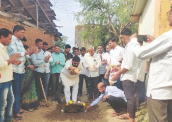 रस्त्याच्या कामाचे भूमिपूजन