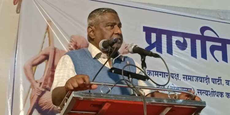 आदिवासीच इथल्या जंगलाचे मालक