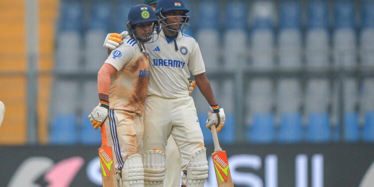 कसोटी सामन्यात भारतीय महिलांचा दबदबा