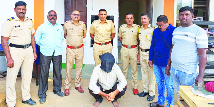 सोन्याच्या पेढीत चोरी करणारा एक अटकेत; एक फरार