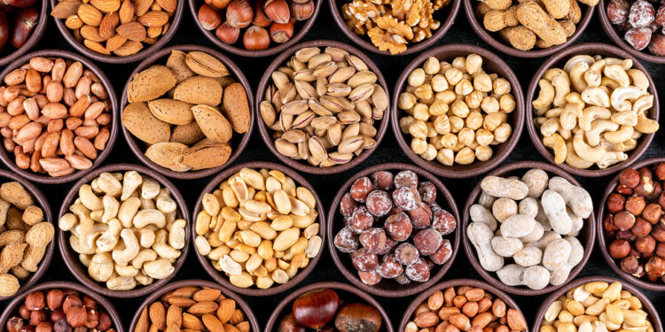 थंडीत सुकामेवा महागल्याने ग्राहकांना हुडहुडी