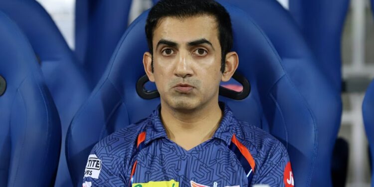 खेळाडूंच्या अंगावर याल तर…