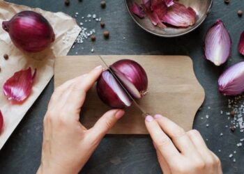 हॉटेलमधून कांदा गायब