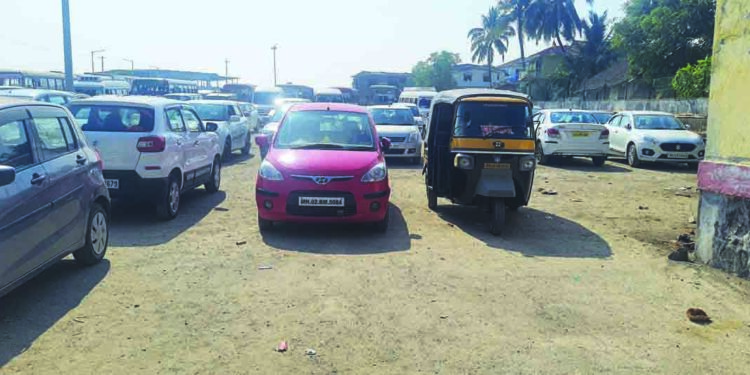 खोरा जेट्टीवर पर्यटकांची वाट बिकट