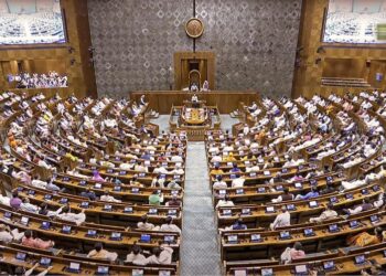 धक्कदायक घटना! संसदेत 22 वर्षांपुर्वीची पुनरावृत्ती