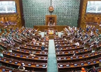 लोकसभेचे 31 खासदार निलंबित