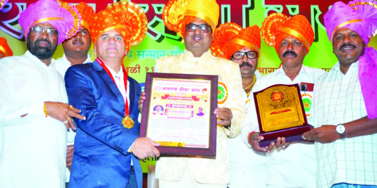 उंबर्डे सरपंच आदर्श पुरस्काराने सन्मानित