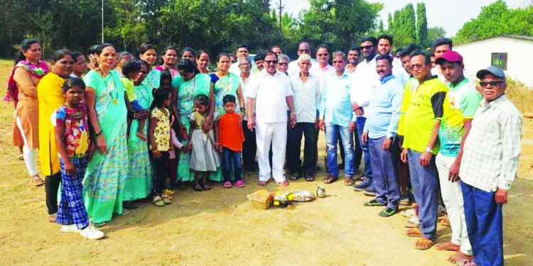 मुनवलीत क्रिकेट मैदानाचे उद्घाटन