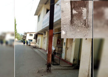 नांदगावमधील धोकादायक वीजेचा खांब; महावितरणचे दुर्लक्ष