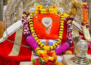 बल्लाळेश्‍वराच्या दर्शनासाठी रांगा