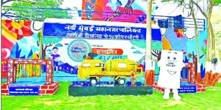 टाकाऊ वस्तूंपासून बनवले देखणे स्वच्छतागृह