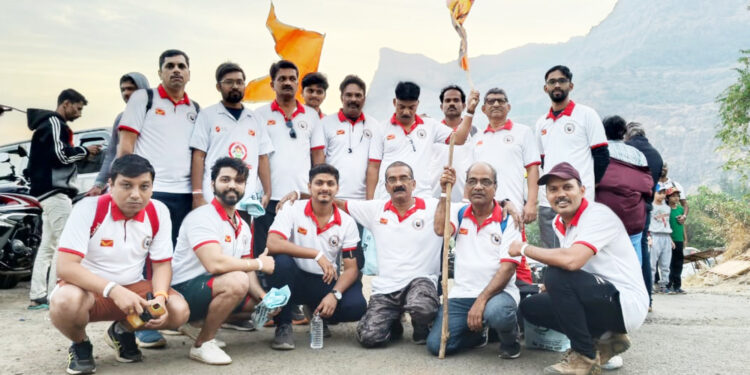 पोस्ट ऑफिसच्या टीमचा रायगड किल्ला प्रदक्षिणेत सहभाग