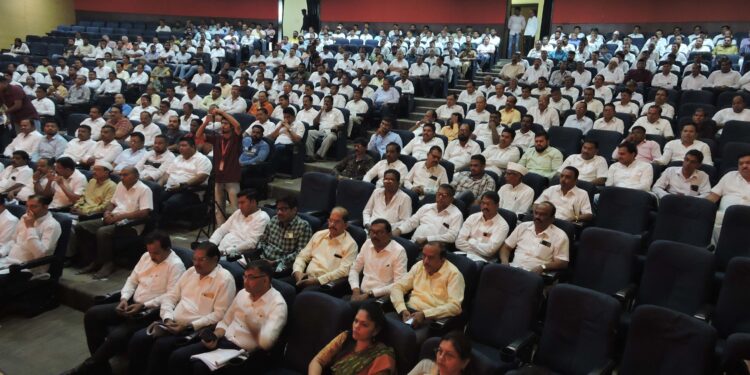 भाजपा आमदारांचे शेतकऱ्यांना प्रलोभन