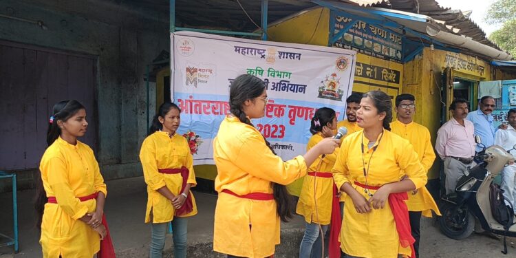 पथनाट्यातून तृणधान्य जनजागृती