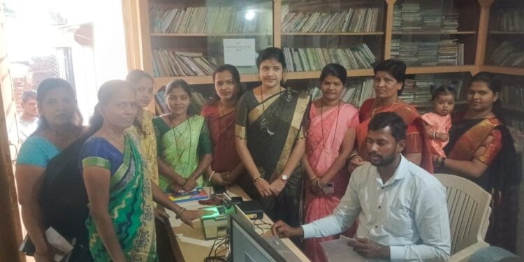 आधारकार्ड शिबिरास प्रतिसाद