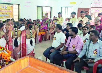 साहित्यिकांनी आसूड व्हाः एल.बी. पाटील