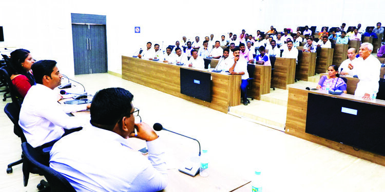 सरकारचे हेक्टरी 82 लाख, स्थानिकांना हवेत दोन कोटी