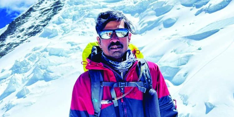 संतोष दगडे यांना हुतात्मा गौरव पुरस्कार