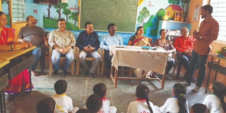 शालेय उपयोगी वस्तचूी भेट