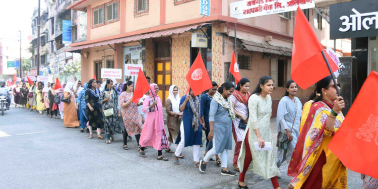 जिल्ह्यातील सरकारी कर्मचारी संपावर