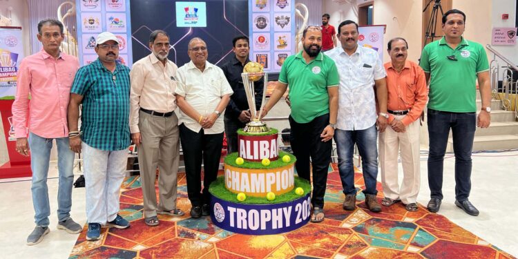अलिबाग चॅम्पियन्स चषकाचे अनावरण
