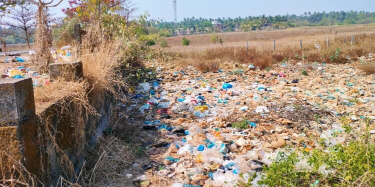 कचऱ्यामुळे दिवेआगर पर्यटनस्थळ विद्रुप