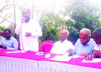 शेतकऱ्यांचा शासनाच्या हुकूमशाहीविरोधात एल्गार