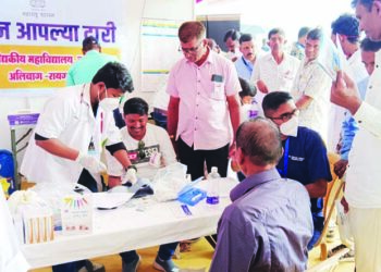 आरोग्य शिबीरातून रुग्णांना आधार