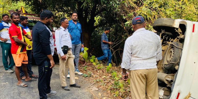 काशीदजवळ अपघात; एक ठार, तीन जखमी