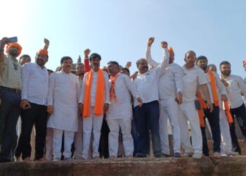 मनोज जरांगे शिवरायांच्या समाधीस्थळी नतमस्तक