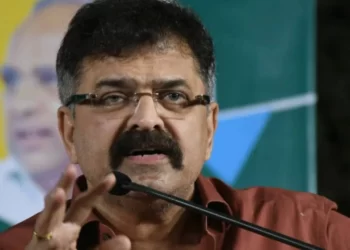 बाप कधी रिटायर होत नसतोः आव्हाड