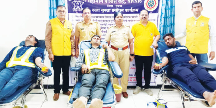 खालापूर टोलनाका येथे रक्तदान शिबीर