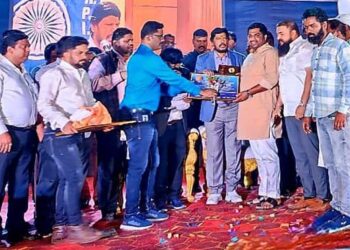 महेश पाटील यांना उद्योगरत्न गौरव पुरस्कार