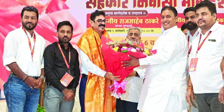 अजित पवारांनी आम्हाला सहकारबाबत शिकवू नये
