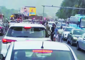 जिल्ह्यातील दोन्ही महामार्गावर वाहतूक कोंडी