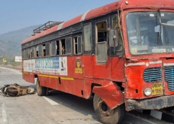 मुंबई-गोवा महामार्गावर अपघात; तरुणीचा मृत्यू