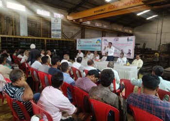 स्टील मार्केट व्यापाऱ्यांनी आवळली व्रजमूठ