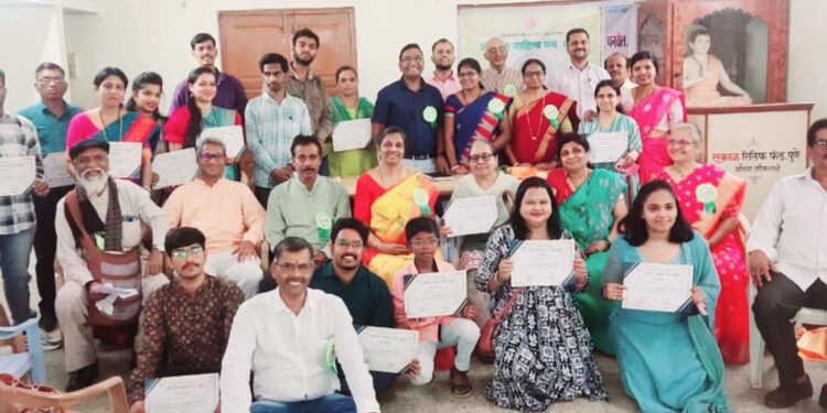 ‘एक दिवस कवितेसाठी’ कविसंमेलन उत्साहात