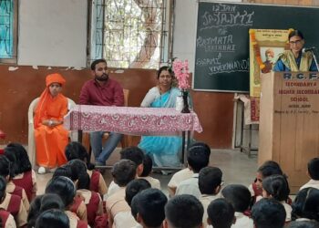आरसीएफ शाळेत महापुरुषांची जयंती साजरी