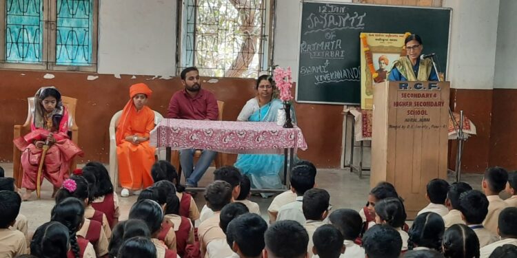 आरसीएफ शाळेत महापुरुषांची जयंती साजरी
