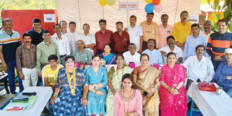 माध्यमिक विद्या मंदिरच्या विद्यार्थ्यांचे गेट टुगेदर
