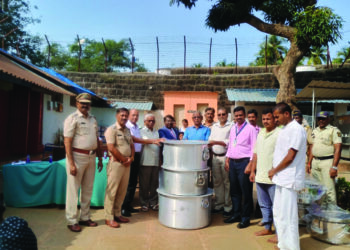 अलिबाग कारागृहाला भांड्यांची भेट