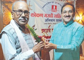 अनंत देवघरकर यांना साहित्यभूषण पुरस्कार