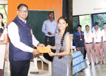 बा.ना. हायस्कूल आवासचा पारितोषिक वितरण