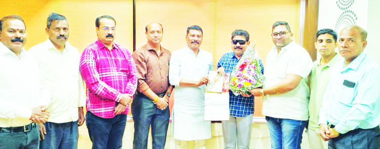 पत्रकार विकास मंचातील समाजसेवकांचा सत्कार