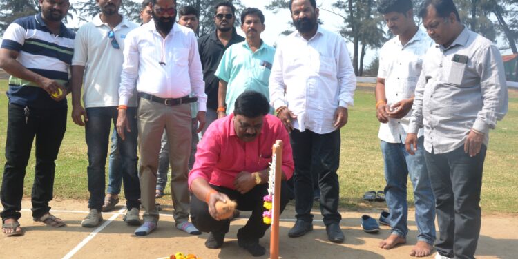 श्रावणी स्पोर्ट्स आयोजित क्रिकेट स्पर्धेचा शुभारंभ