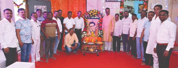 चिरनेरमध्ये बाळासाहेबांना श्रद्धांजली