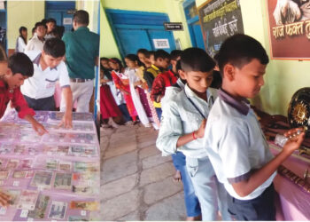 देवळे माध्यमिक शाळेत फिरते संग्रहालय