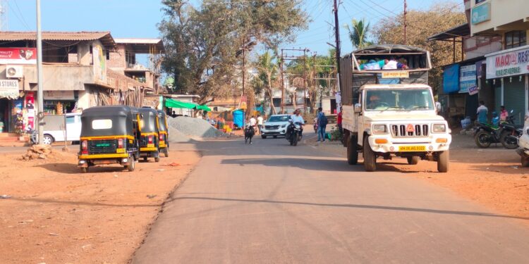 ‌‘दिवेआगर फाट्यावर गतिरोधक बसवा’